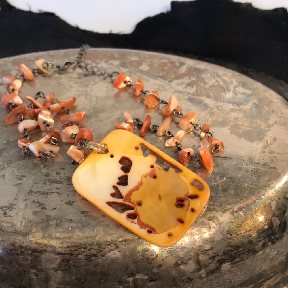 Sea Shell Beaded Necklace - Picture 4 of 6